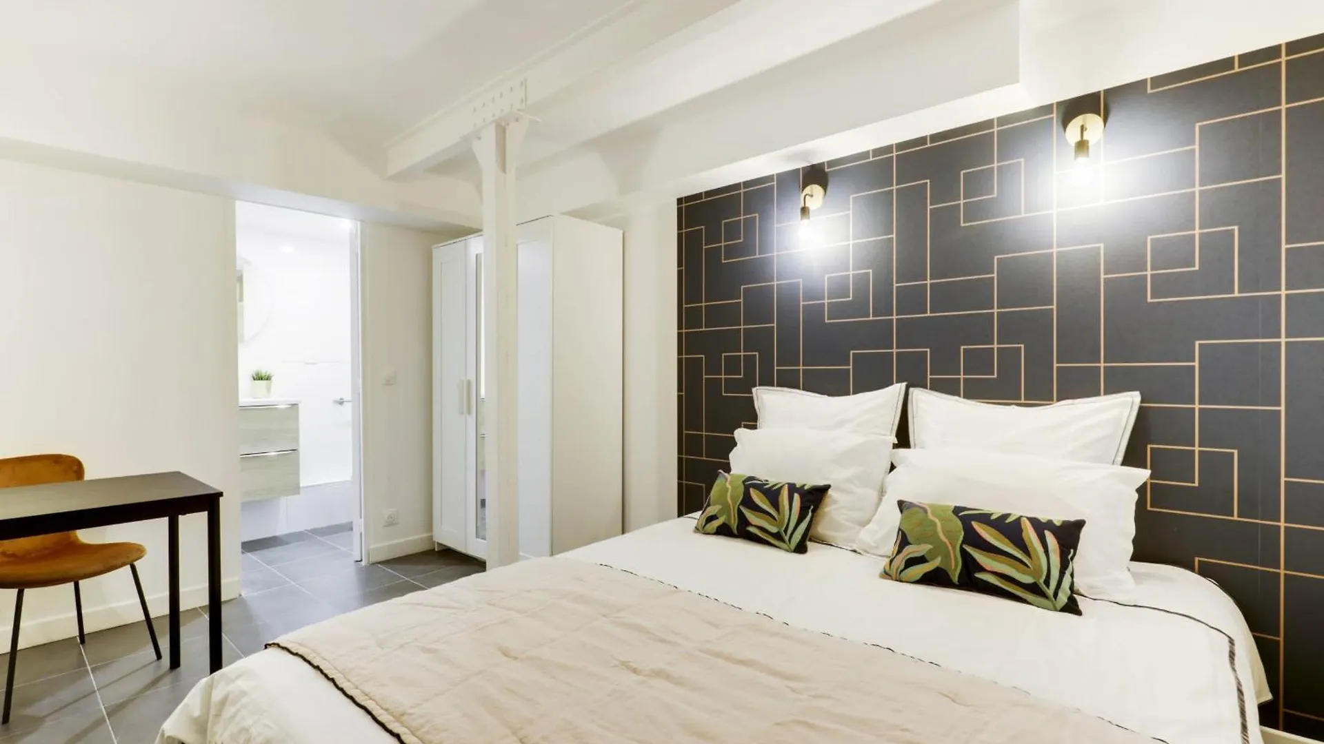 Nice Apartment Renovated And Bright Street Side Paris 0*,