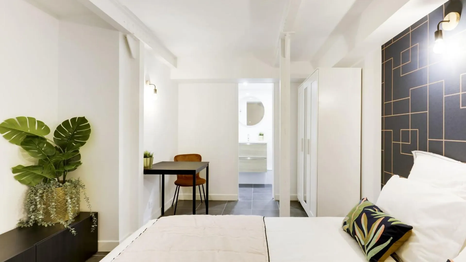 Nice Apartment Renovated And Bright Street Side Paris