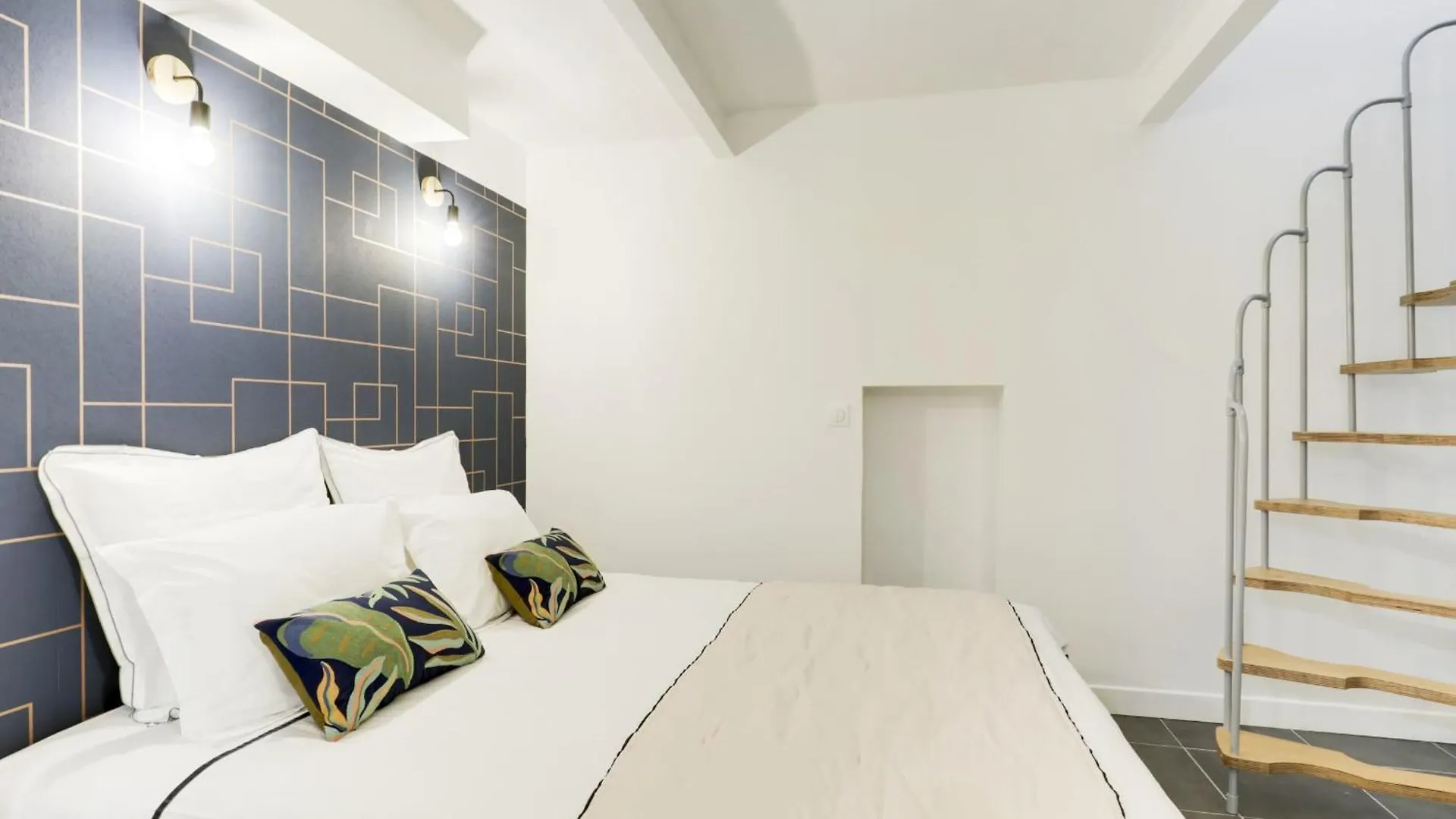 Nice Apartment Renovated And Bright Street Side Paris France