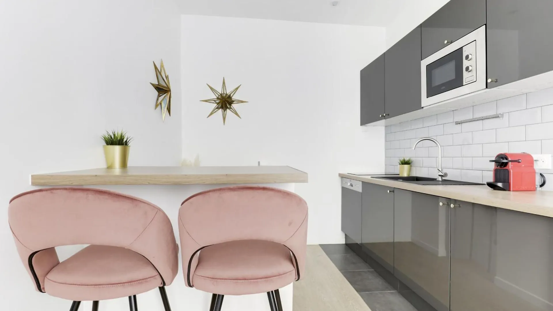 Nice Apartment Renovated And Bright Street Side Paris 0*,  France